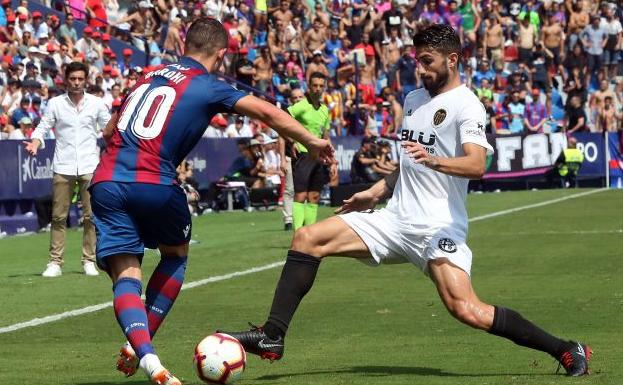 El derbi valenciano cumplió su ley de que el que marca primero no pierde