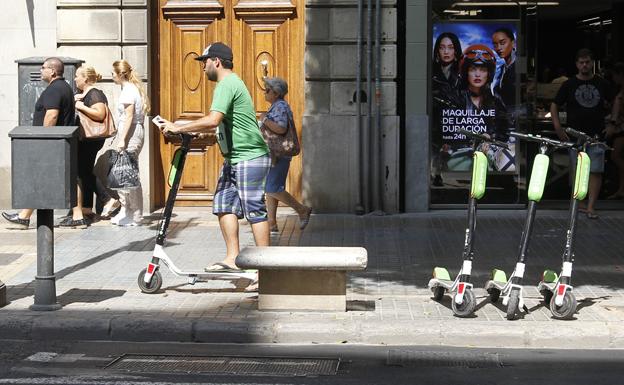 Los peligros de circular en patinete en Valencia