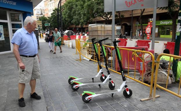 El Ayuntamiento de Valencia incide en que la empresa de patinetes eléctricos carece de licencia y puede haber sanciones