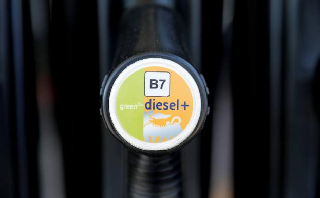 Los fabricantes defienden los coches diésel: emiten un 15% menos de CO2 que los gasolina