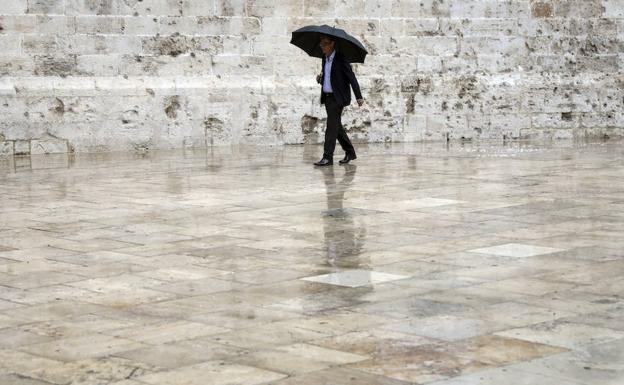 Las tormentas inundan calles de l'Horta y causan retrasos en trenes