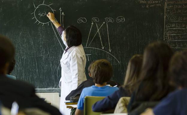 Educación bajará el horario lectivo del profesorado durante los dos próximos años en la Comunitat