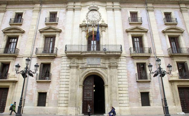 Le arranca la oreja a otro hombre de un mordisco tras creer que era el amante de su novia en Calpe