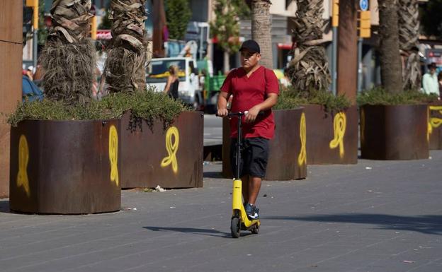 Archivada la denuncia a 14 personas por arrancar lazos amarillos en Tarragona