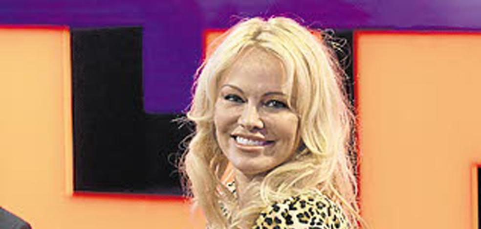 Pamela Anderson rompe con el exjugador del Valencia y el Sevilla Adil Rami