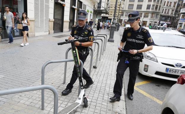 La empresa de patinetes acumula en una semana 35.000 euros en sanciones