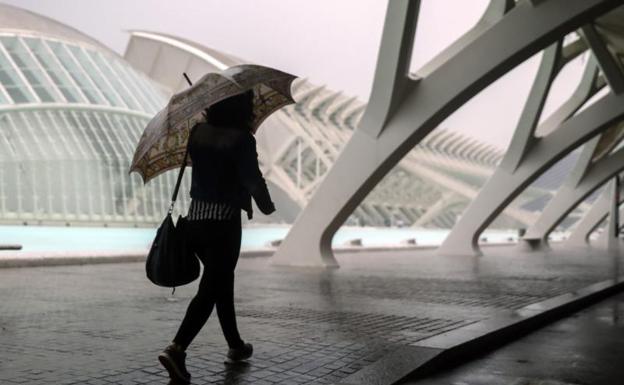 Aemet mantiene la alerta por lluvias fuertes puntuales en la Comunitat