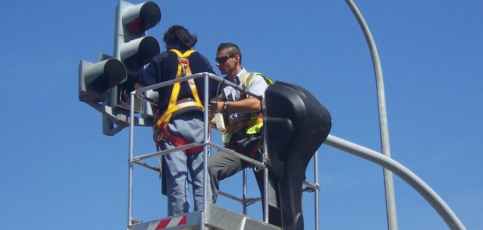 La caída del sistema de regulación semafórica desata el caos en los accesos a Valencia