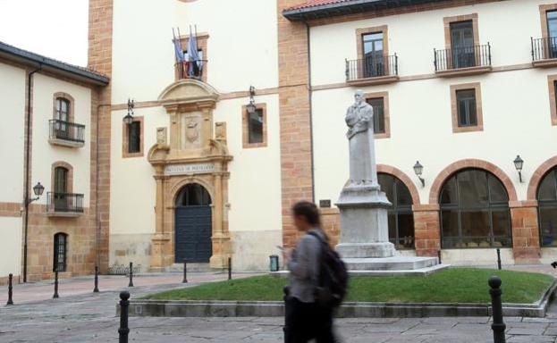 Un profesor de Psicología de la Universidad de Oviedo, sancionado por sus comentarios denigrantes