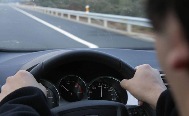 El modo en que la DGT quiere controlar la velocidad de los coches