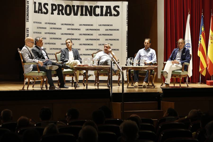 Leyendas del Valencia abren su corazón en la presentación del libro 'Un siglo de pasión'