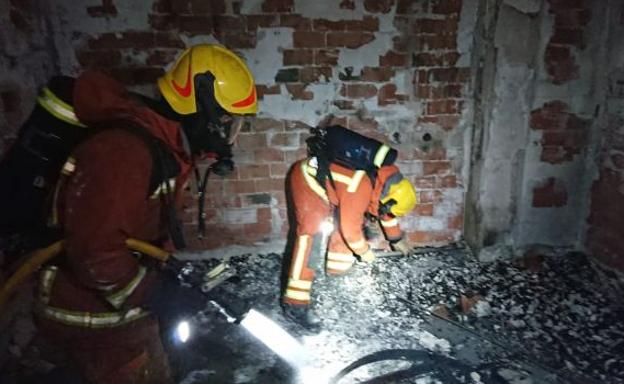 Un hombre sufre quemaduras en el 50% de su cuerpo tras arder su casa en Buñol