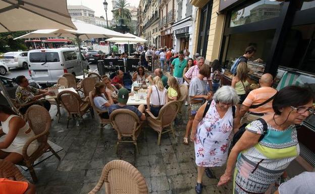 El plan de las terrazas en el Carmen pincha al provocar las quejas vecinales