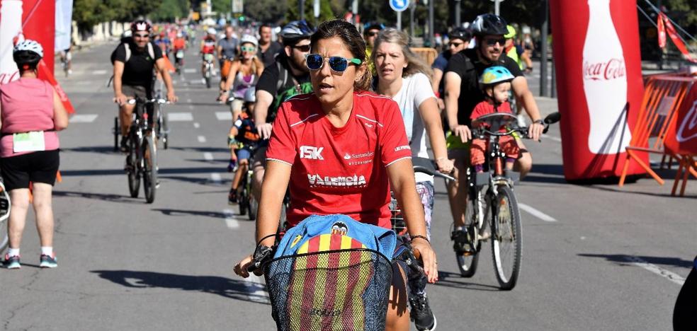 El Día de la Bicicleta de Valencia recorre el centro de la ciudad