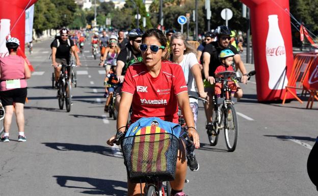 El Día de la Bicicleta de Valencia recorre el centro de la ciudad