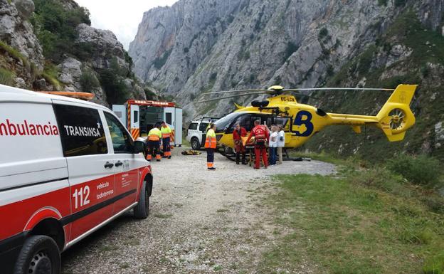 Muere un montañero asturiano de 56 años mientras hacía una ruta en los Picos de Europa