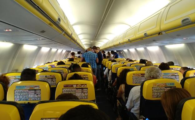 180 pasajeros, encerrados más de tres horas sin despegar en un avión en Manises