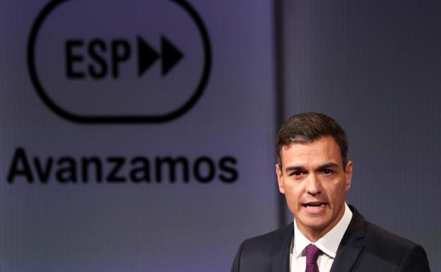 Sánchez intenta salir del bache con una reforma constitucional contra los aforamientos