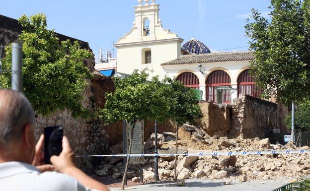 Las fuertes tormentas dejan hasta 120 l/m2 en Pedralba y derriban el muro del Patio de Los Silos de Burjassot