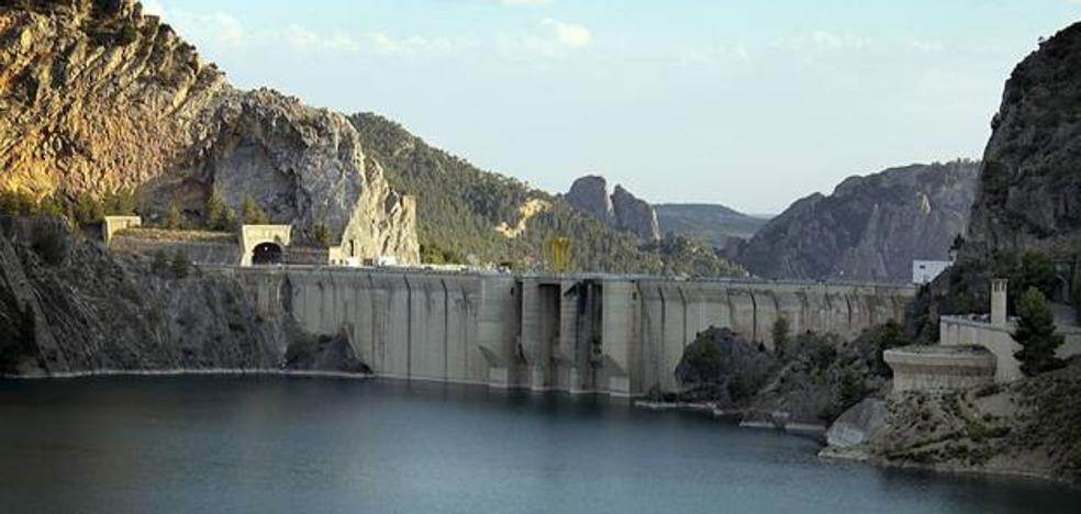 Los pantanos del Júcar inician una lenta recuperación por las lluvias