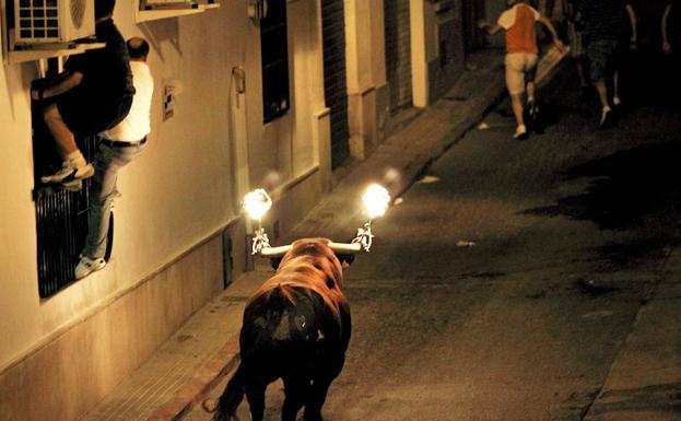 Muere un hombre embestido por el toro embolado en Jérica