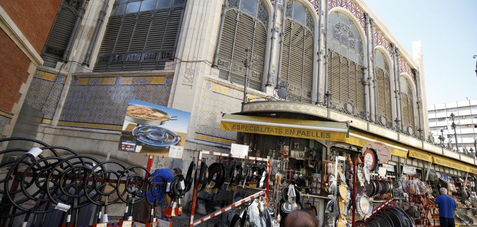 El abandono y la suciedad se adueñan de las fachadas del Mercado Central