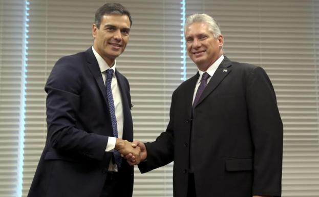 Pedro Sánchez promete ser «abogado» de Cuba ante la UE y evita hablar de derechos en la isla