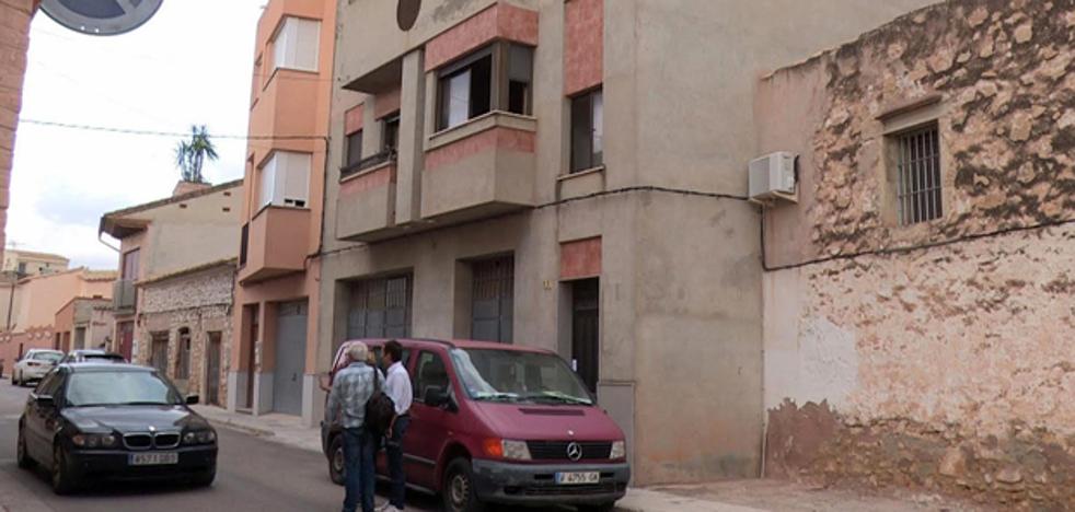 Investigan la muerte de un padre y su hijo en una casa de Casinos