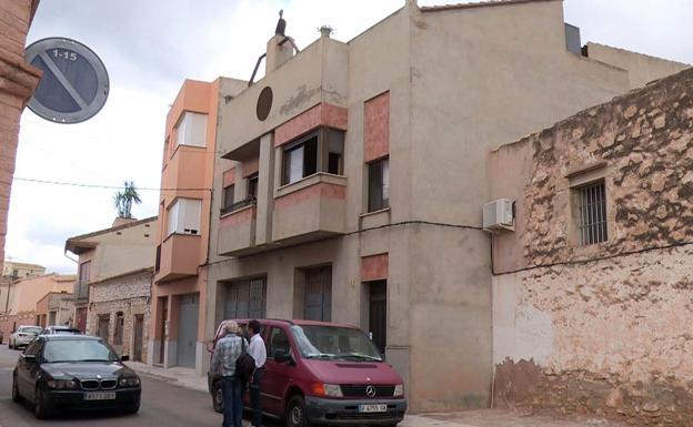 Investigan la muerte de un padre y su hijo en una casa de Casinos