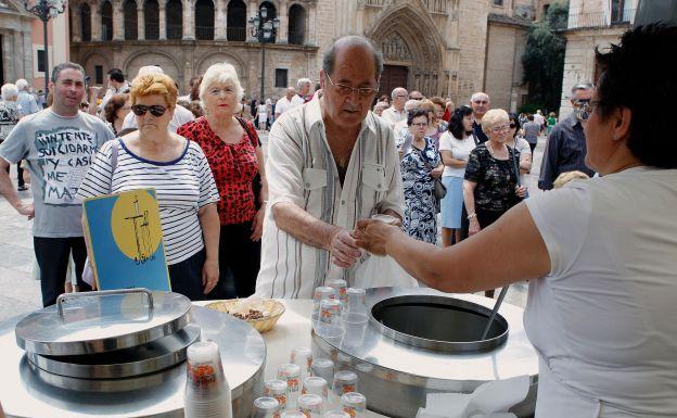 Hoy, horchata y zumo de naranja gratis en Valencia