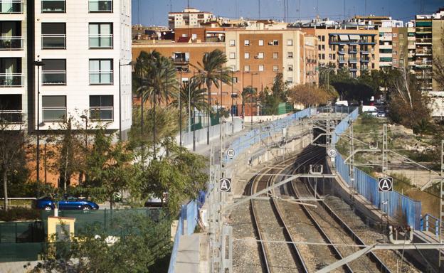 Valencia pide a Fomento el soterramiento de las vías del PAI del Grao