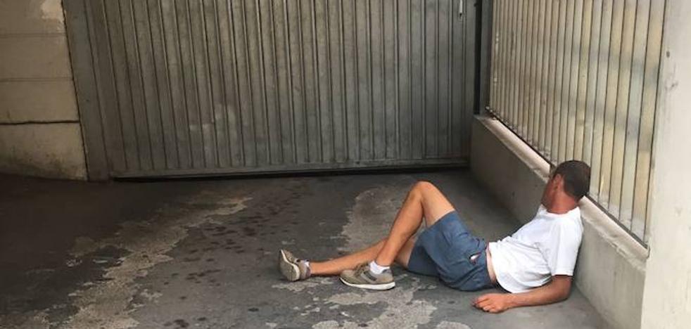 Jeringuillas, colchones y amenazas: Bienvenidos a Velluters