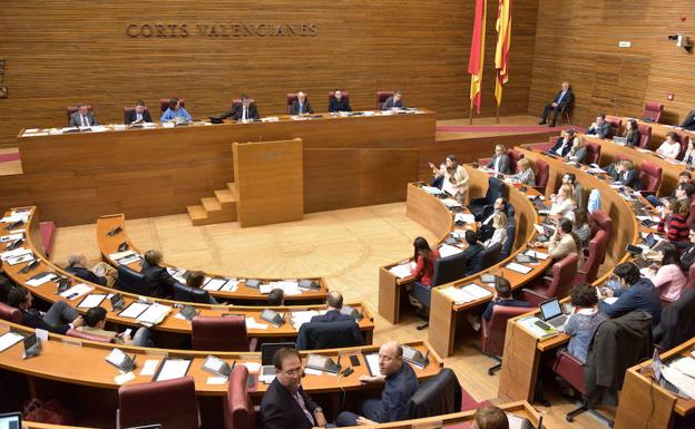 Les Corts aprueba una subida de sueldo del 1,75% para los diputados