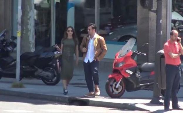 Bustamante y Yana Olina pasean su amor