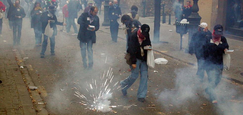 El Ayuntamiento estudia prohibir tirar petardos desde la medianoche hasta las siete de la mañana