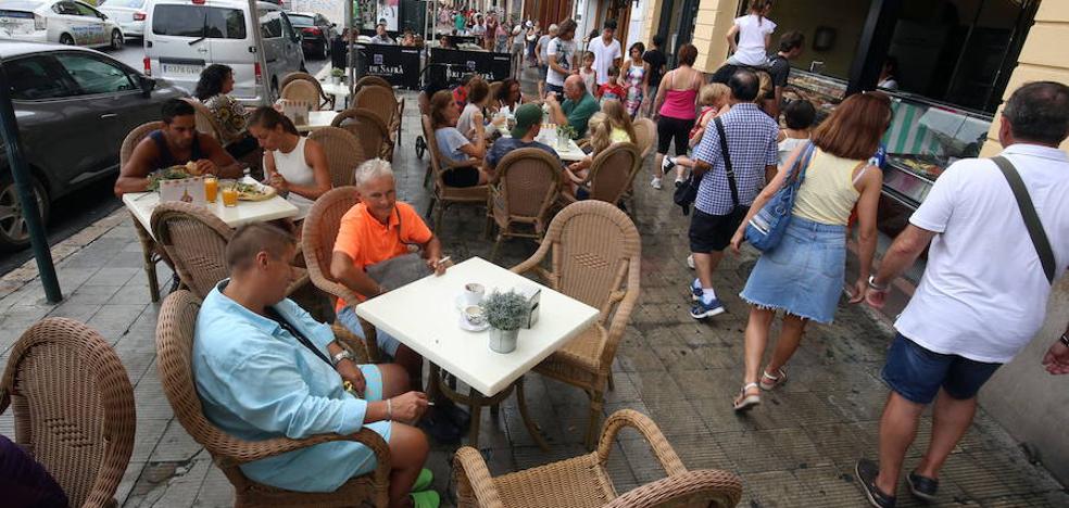 Las terrazas deberán dejar una anchura mínima de tres metros en Ciutat Vella para los peatones