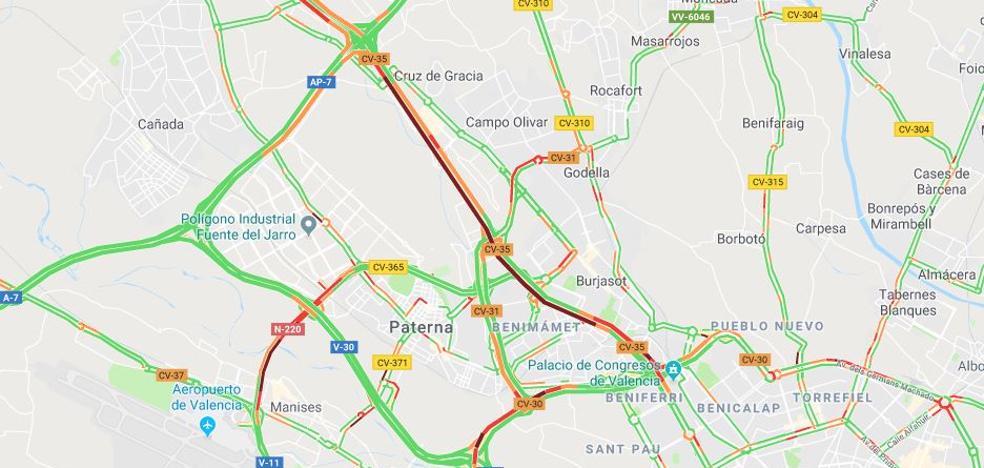 Un accidente en la Pista de Ademuz colapsa la entrada a Valencia