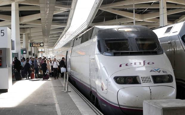 Empresarios y hosteleros lamentan el impacto sobre el turismo de la interrupción del AVE a Castellón