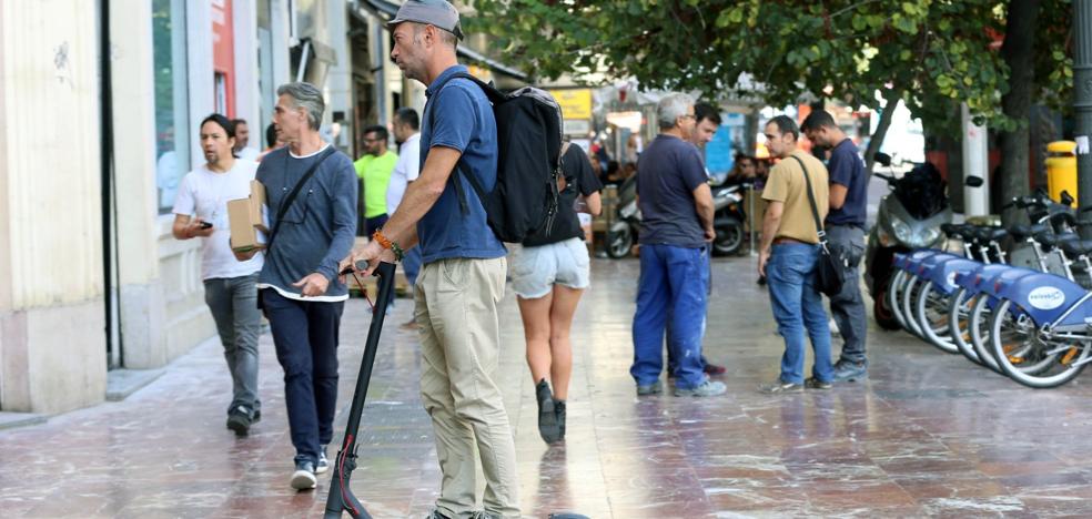 Patinetes y ciclistas no tendrán que llevar matrícula ni seguro por accidentes