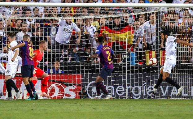 Vídeo del gol de Garay en el Valencia 1-1 Barcelona