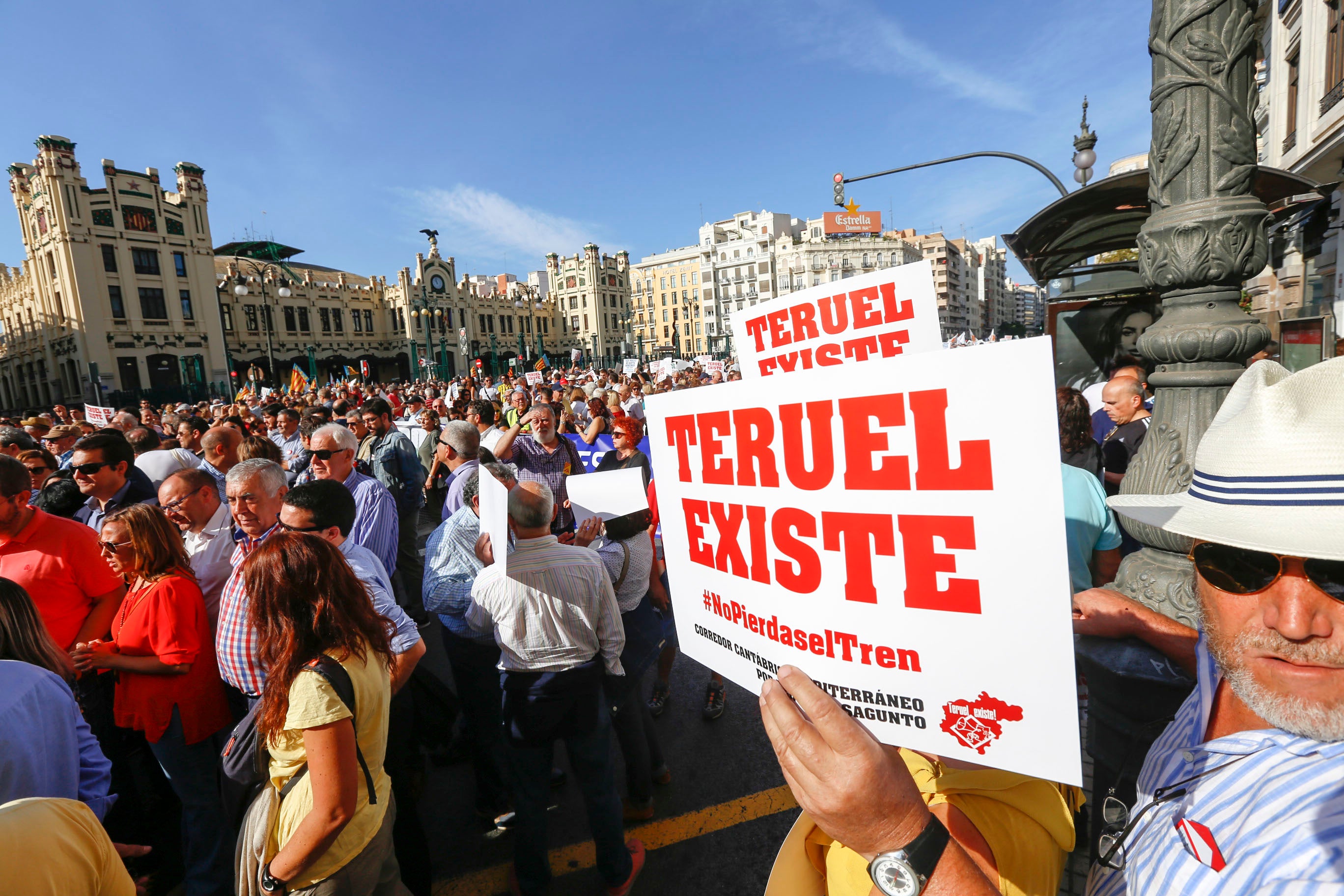 Manifestación por el Corredor Cantábrico-Mediterráneo en Valencia