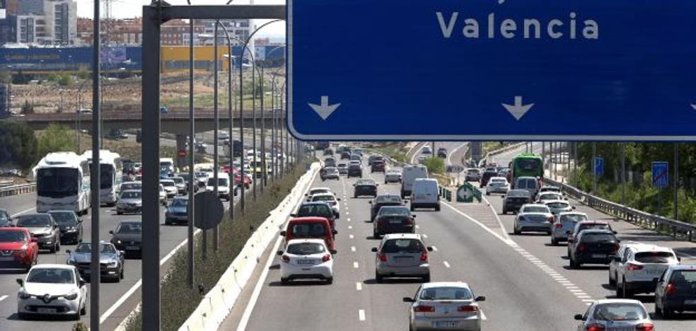 Un choque de camiones corta la A-3 hacia Valencia