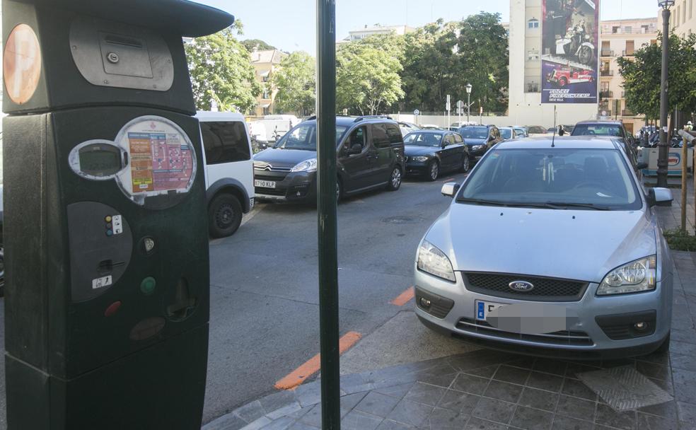 La zona verde para aparcar no contenta a nadie en valencia