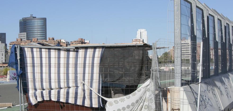Las chabolas se adueñan del viejo circuito del Grao pese a las protestas vecinales