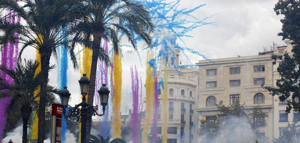 La mascletà del 9 d'Octubre dibuja una espectacular Senyera en el cielo