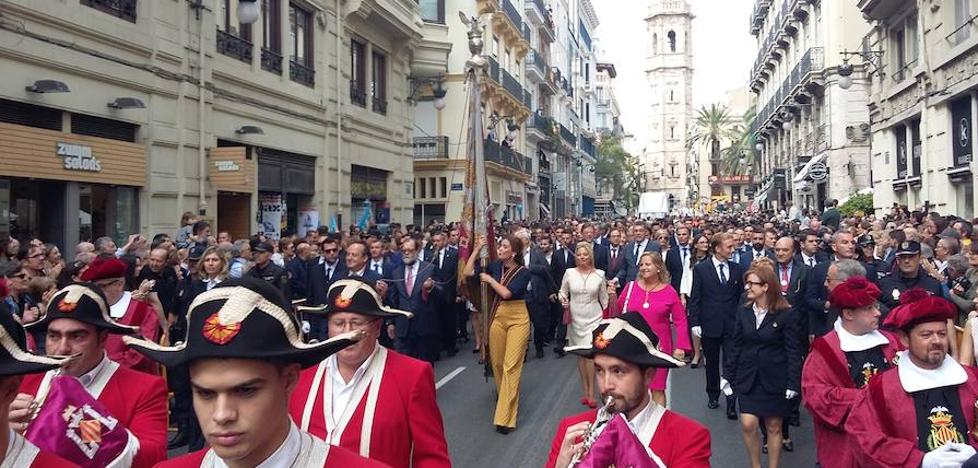 Valencia honra a su Senyera en la Procesión Cívica del 9 d'Octubre