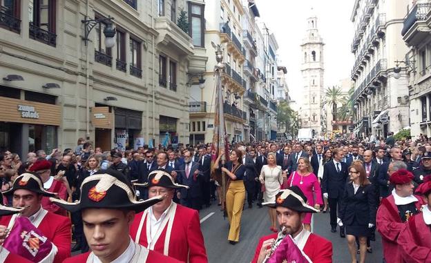 Valencia honra a su Senyera en la Procesión Cívica del 9 d'Octubre