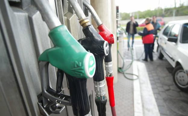 Las gasolineras mostrarán desde mañana las nuevas etiquetas europeas de combustible