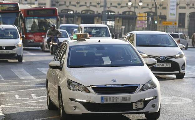 El carril bus estará vetado a los taxis para recoger o dejar pasajeros