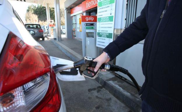 Los surtidores aprovechan el tirón de los gasolina para mantener las ganancias